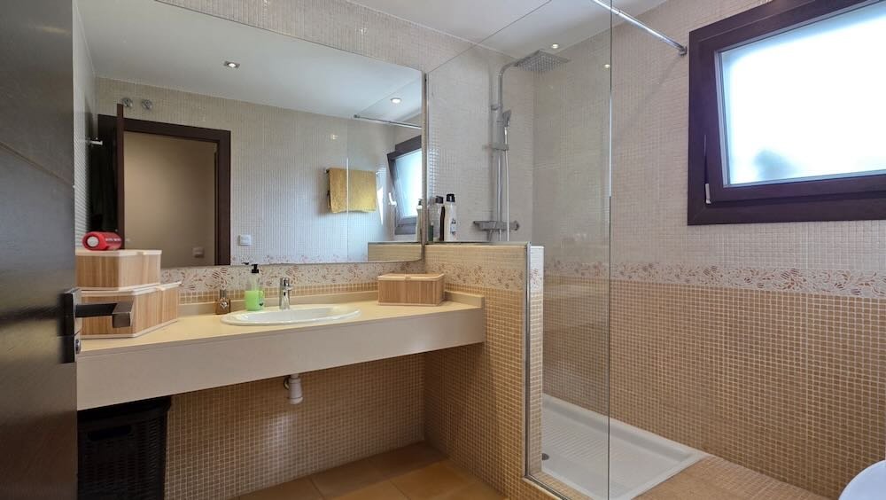 Property 2464 - Image 43